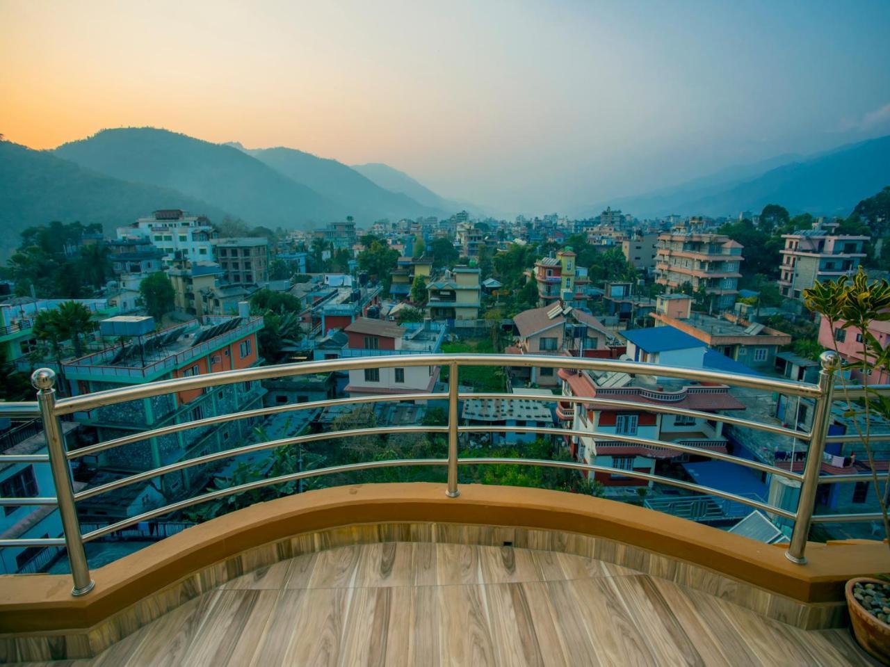 Oyo 253 Hotel Pinnacle Pokhara Zewnętrze zdjęcie