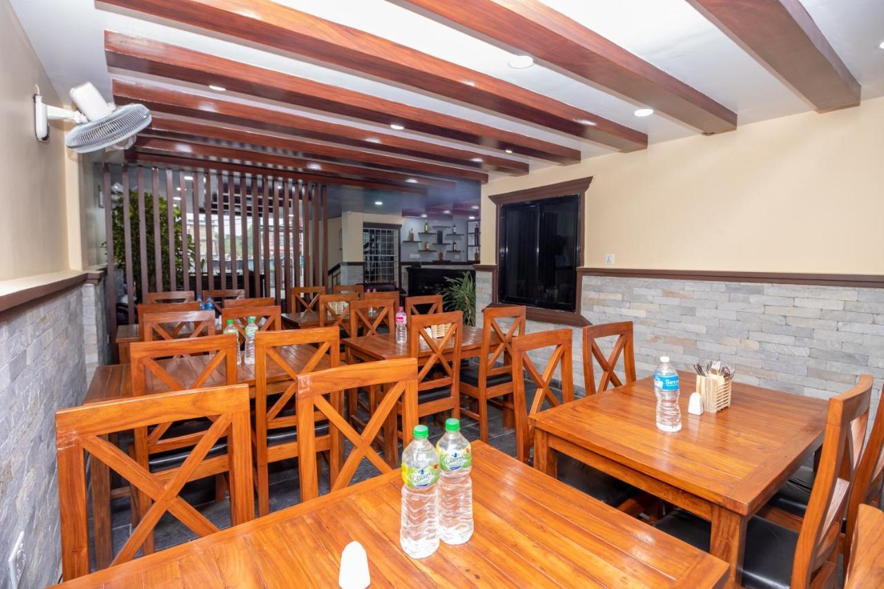 Oyo 253 Hotel Pinnacle Pokhara Zewnętrze zdjęcie