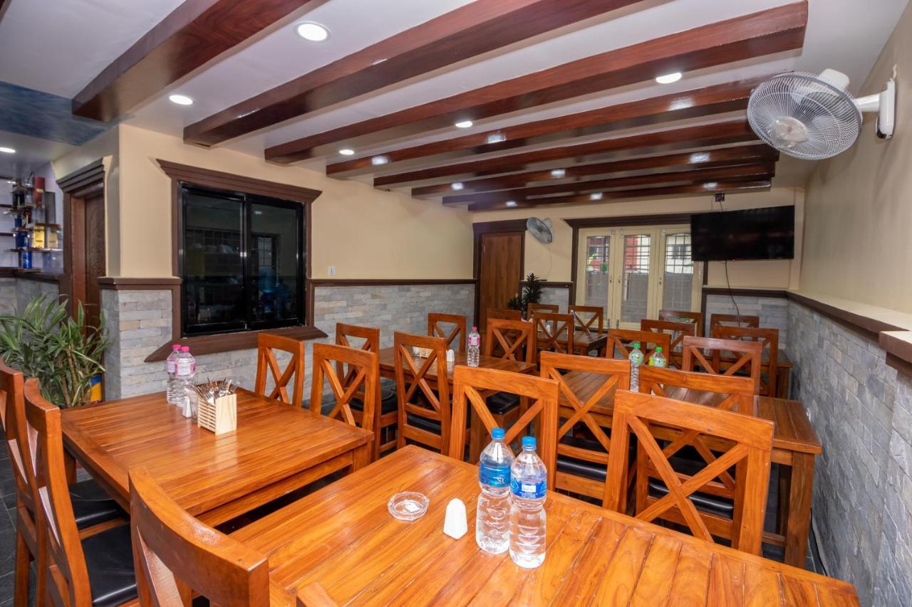 Oyo 253 Hotel Pinnacle Pokhara Zewnętrze zdjęcie