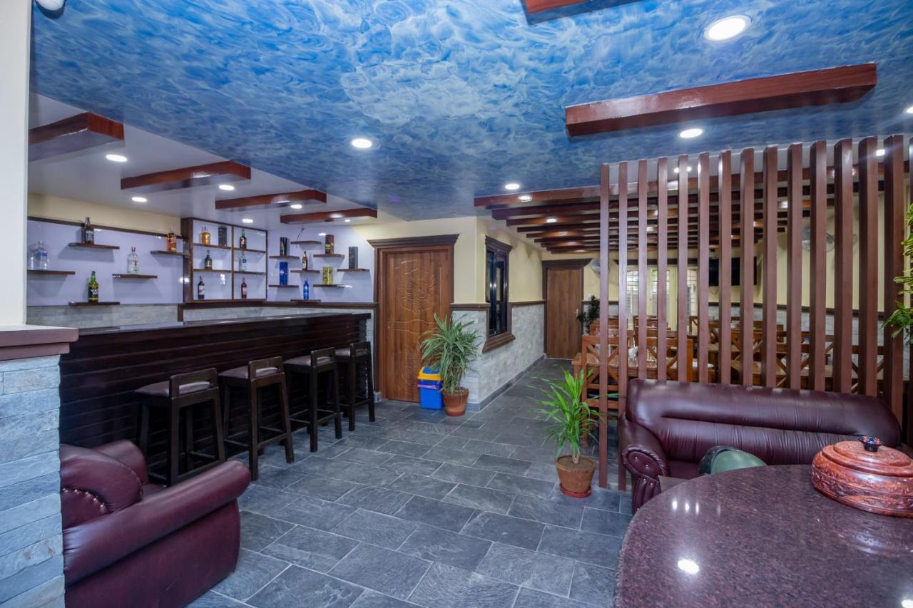 Oyo 253 Hotel Pinnacle Pokhara Zewnętrze zdjęcie